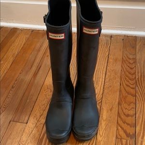 Black hunter boots